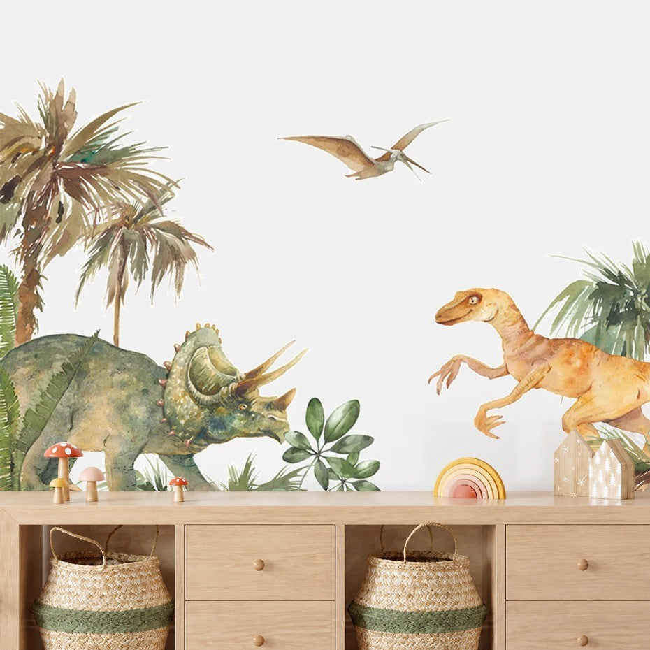 Stickers muraux tricératops, raptor et ptérosaure aquarelle avec palmiers au-dessus d'une enfilade en chêne clair à paniers