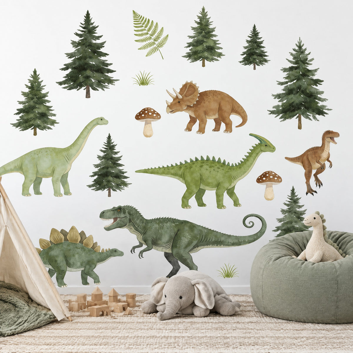 Kit de stickers dinosaures, sapins, champignons et fougère posé au mur d'une chambre de bébé, près d'un pouf vert sauge et d'un tipi en lin