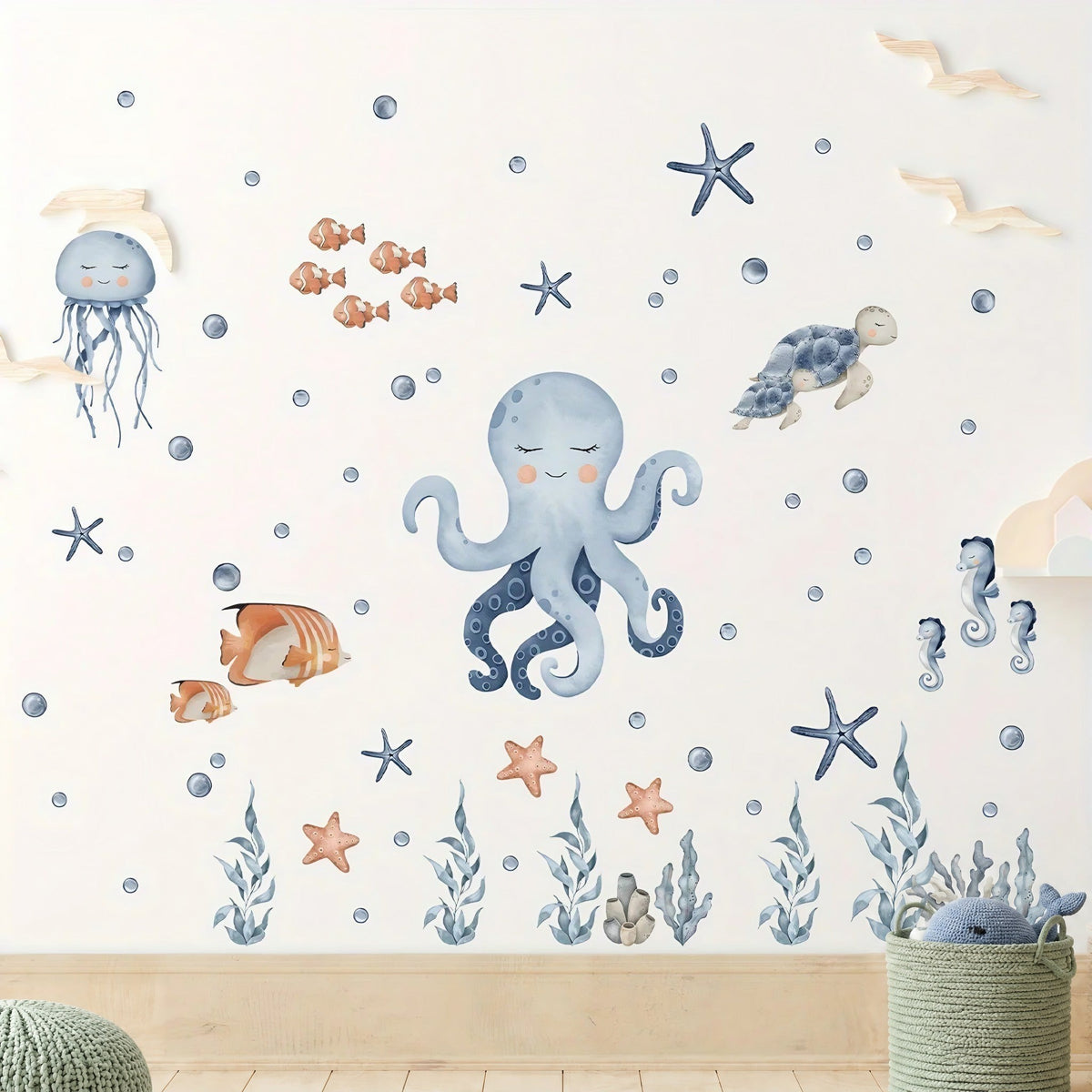 Stickers muraux animaux marins aquarelle, algues et étoiles de mer au-dessus d'un panier en corde vert sauge