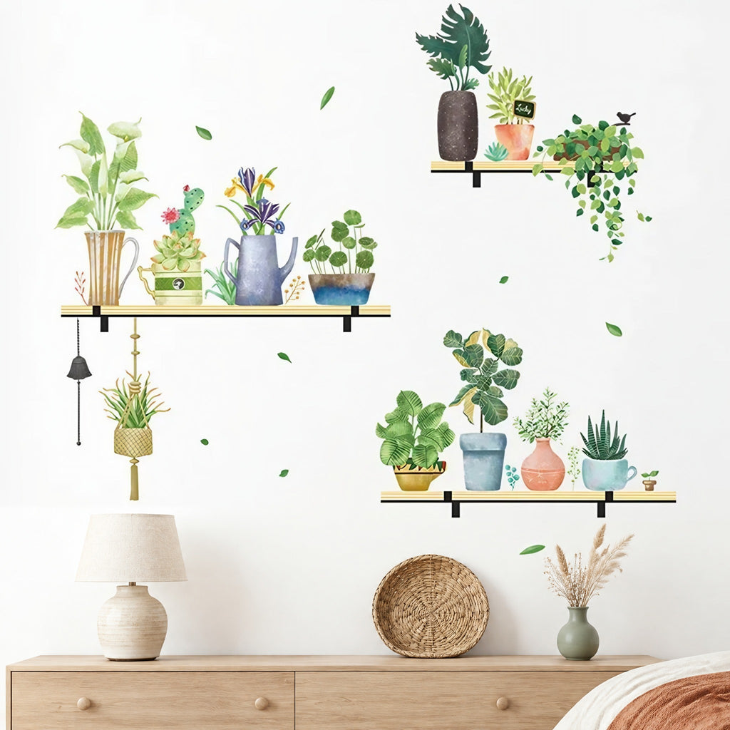 Stickers muraux plantes en pot et suspension en macramé au-dessus d'une commode en chêne clair dans une chambre
